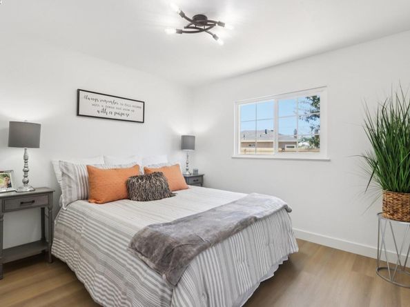 966 Cottonwood Ave, Hayward CA 94541