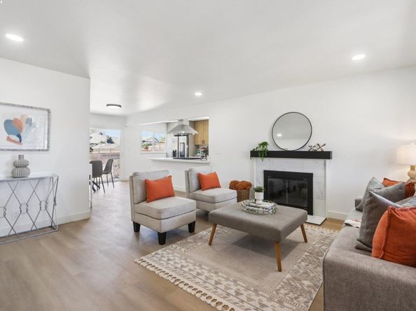 966 Cottonwood Ave, Hayward CA 94541