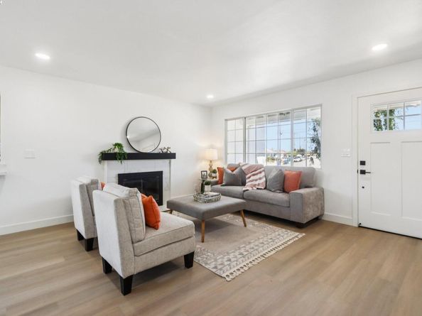 966 Cottonwood Ave, Hayward CA 94541