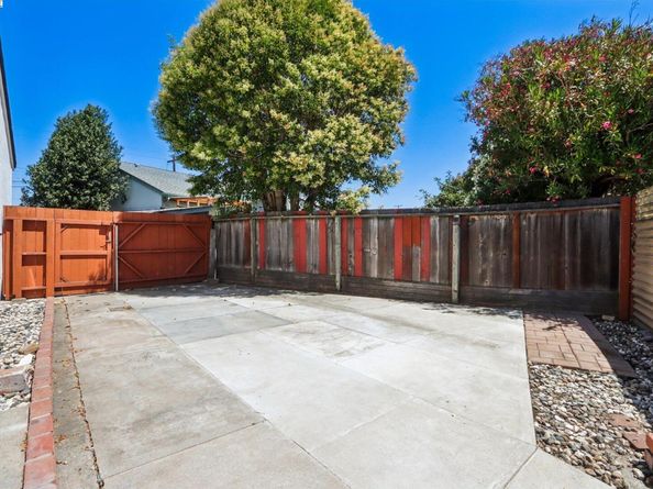 966 Cottonwood Ave, Hayward CA 94541