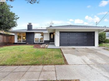 565 Lagunitas Ln