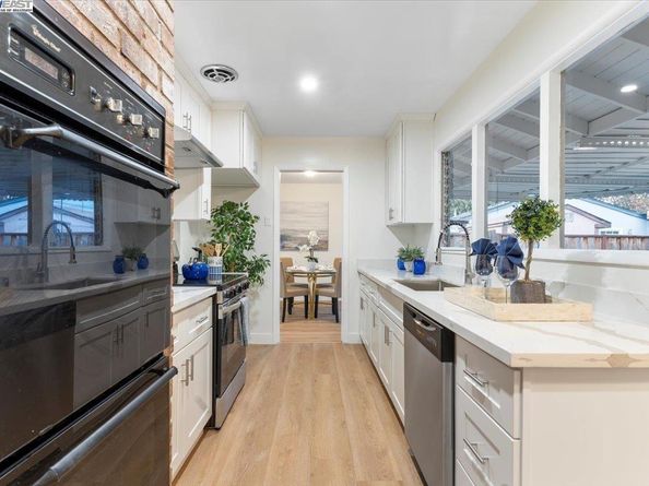 565 Lagunitas Ln, Hayward CA 94544