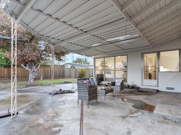565 Lagunitas Ln, Hayward CA 94544