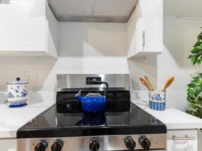 565 Lagunitas Ln, Hayward CA 94544