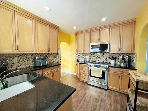 1470 171St Ave, Hayward CA 94541