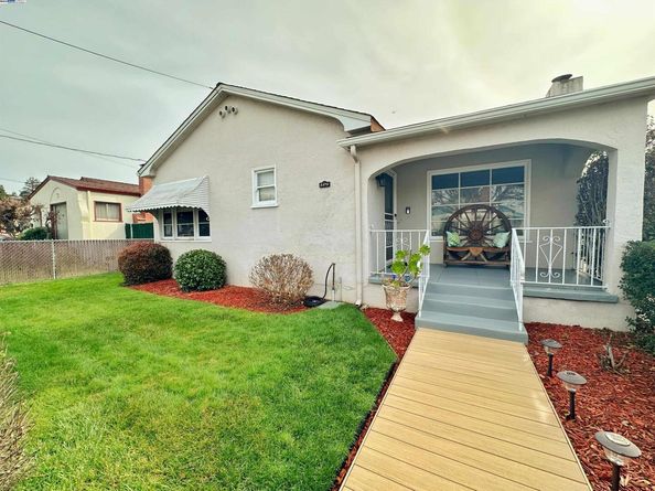 1470 171St Ave, Hayward CA 94541