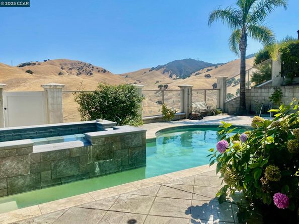 1021 Pebble Beach Dr, Clayton CA 94517