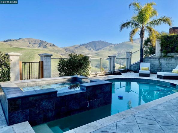 1021 Pebble Beach Dr, Clayton CA 94517