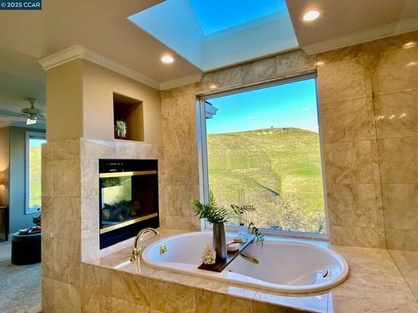 1021 Pebble Beach Dr, Clayton CA 94517