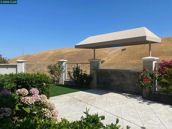 1021 Pebble Beach Dr, Clayton CA 94517