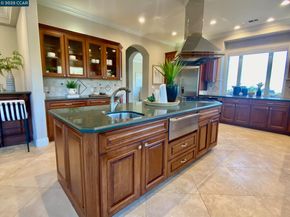 1021 Pebble Beach Dr, Clayton CA 94517