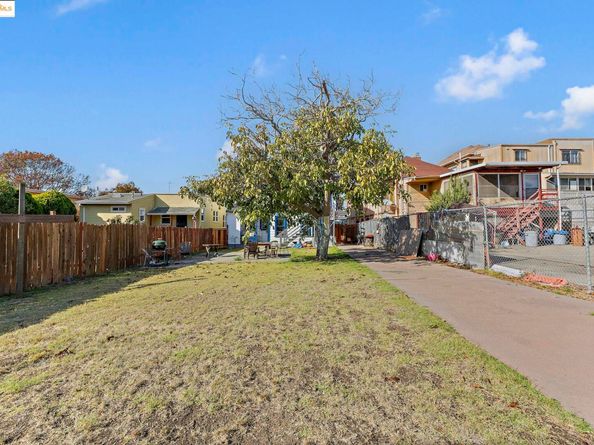 2440 12Th Ave, Oakland CA 94606