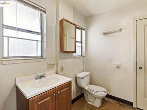 2440 12Th Ave, Oakland CA 94606