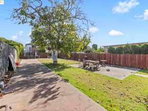 2440 12Th Ave, Oakland CA 94606