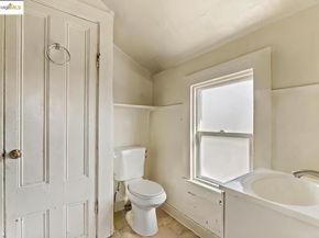 2440 12Th Ave, Oakland CA 94606