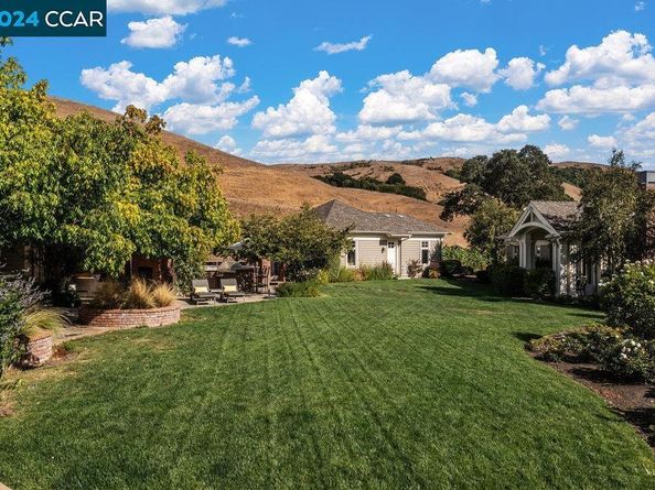 8 Julianna Court, Moraga CA 94556