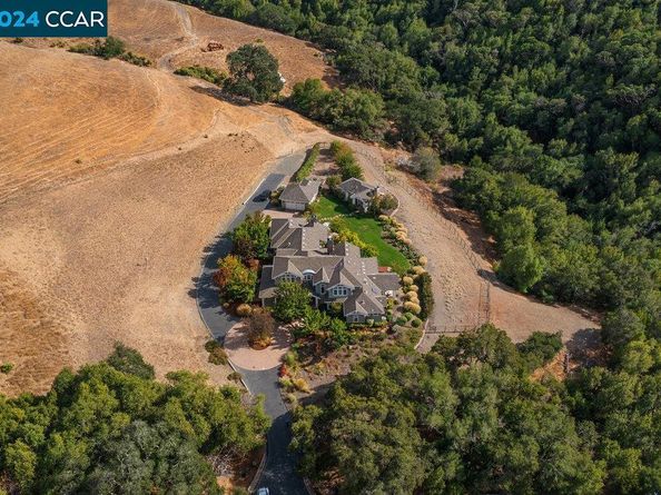 8 Julianna Court, Moraga CA 94556
