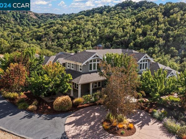 8 Julianna Court, Moraga CA 94556
