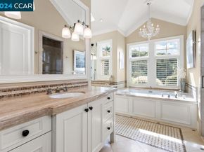 8 Julianna Court, Moraga CA 94556