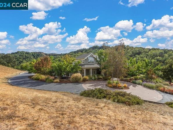 8 Julianna Court, Moraga CA 94556