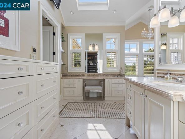 8 Julianna Court, Moraga CA 94556