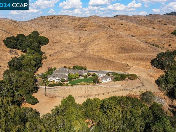 8 Julianna Court, Moraga CA 94556