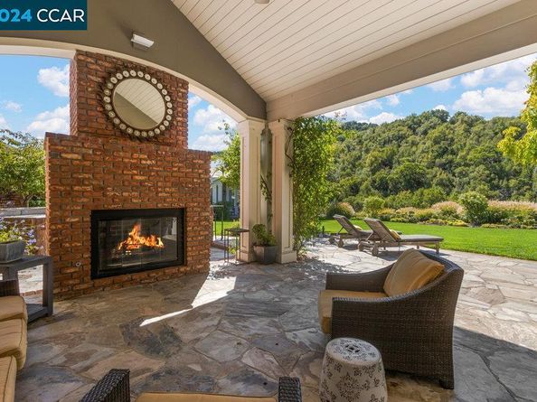 8 Julianna Court, Moraga CA 94556