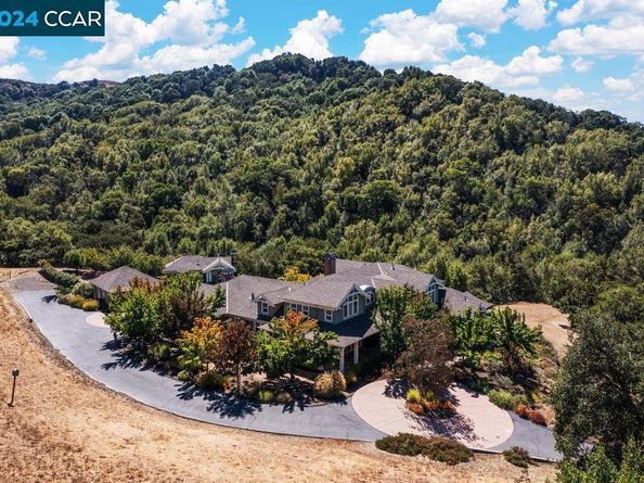 8 Julianna Court, Moraga CA 94556