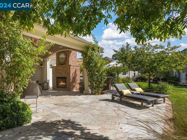 8 Julianna Court, Moraga CA 94556