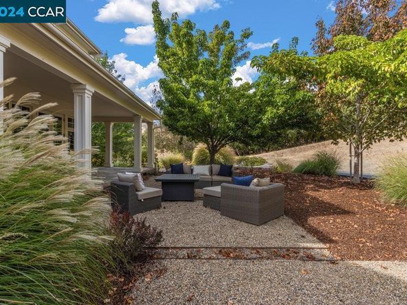 8 Julianna Court, Moraga CA 94556