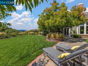 8 Julianna Court, Moraga CA 94556