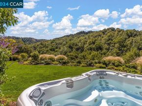 8 Julianna Court, Moraga CA 94556