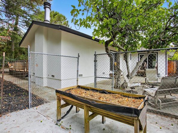350 Elysian Fields Dr, Oakland CA 94605