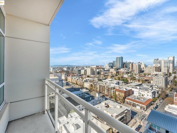1 Lakeside Dr 1803, Oakland CA 94612