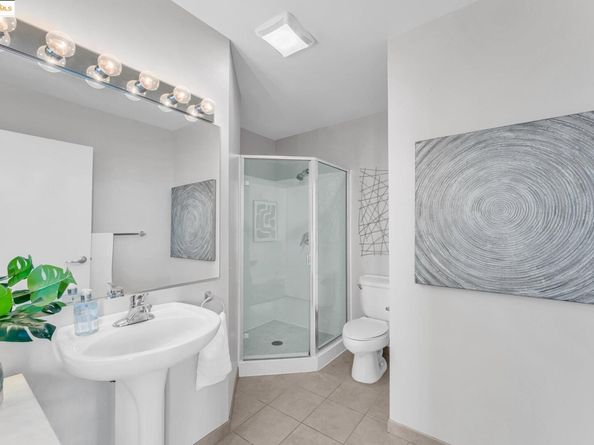 1 Lakeside Dr 1803, Oakland CA 94612