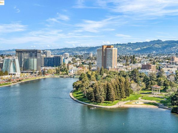 1 Lakeside Dr 1803, Oakland CA 94612