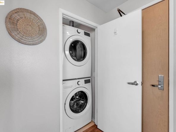 1 Lakeside Dr 1803, Oakland CA 94612