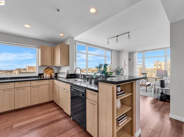 1 Lakeside Dr 1803, Oakland CA 94612