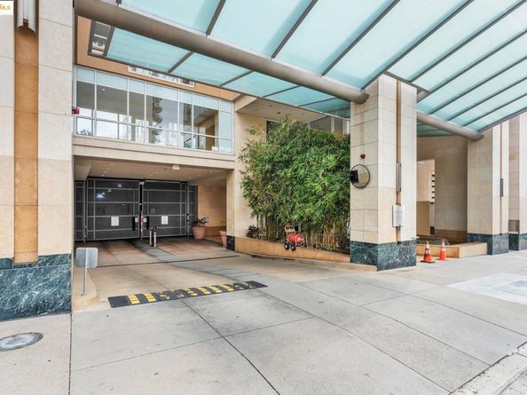 1 Lakeside Dr 1803, Oakland CA 94612