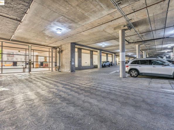 1 Lakeside Dr 1803, Oakland CA 94612