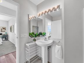 1 Lakeside Dr 1803, Oakland CA 94612