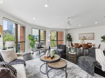 438 W Grand Ave