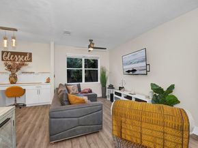 13564 NW 7th St, Pembroke Pines FL 33028