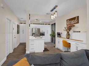 13564 NW 7th St, Pembroke Pines FL 33028