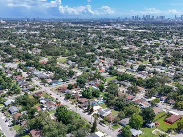1852 NW 85th St, Miami FL 33147