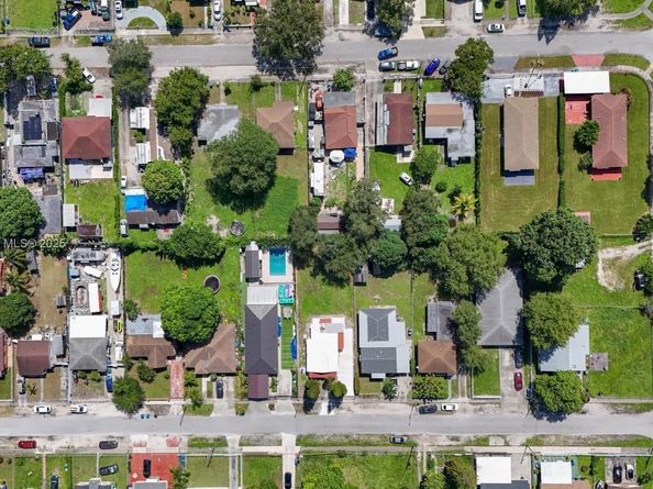 1852 NW 85th St, Miami FL 33147