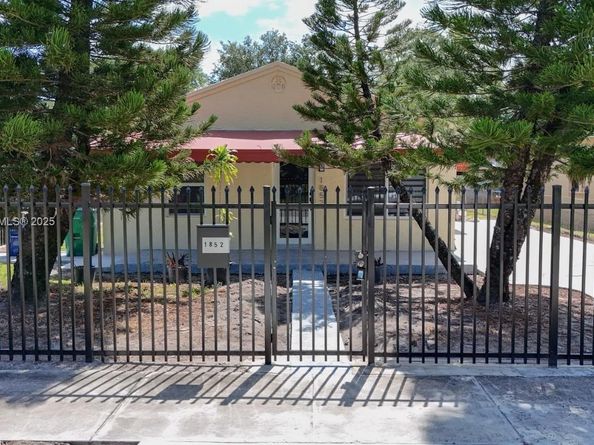 1852 NW 85th St, Miami FL 33147