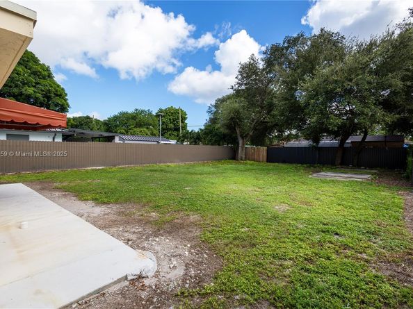 1852 NW 85th St, Miami FL 33147