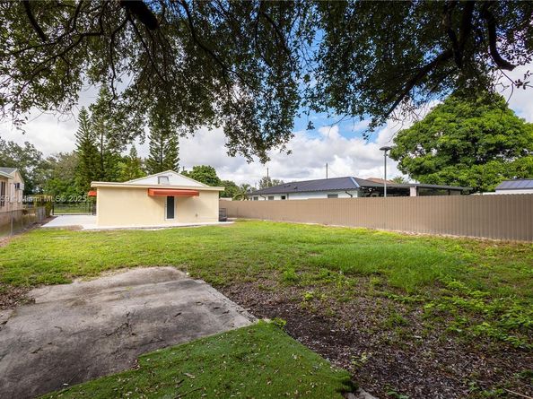 1852 NW 85th St, Miami FL 33147