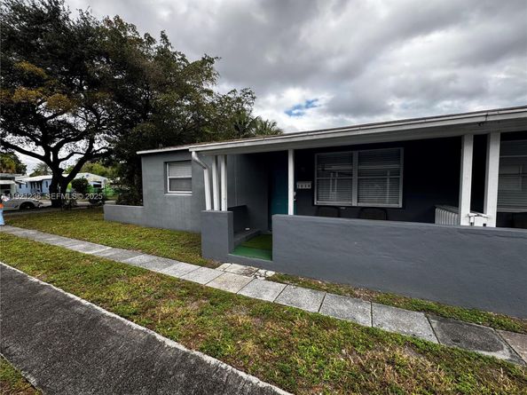 2034 Taylor St, Hollywood FL 33020